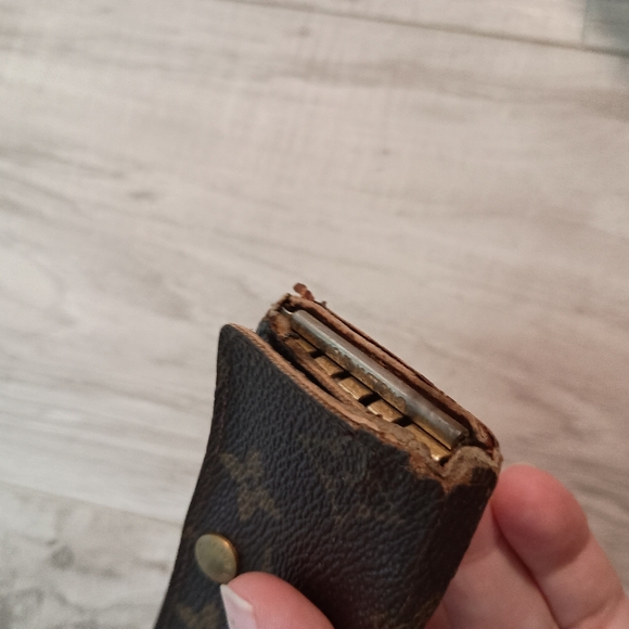 LOUIS VUITTON Key Case Monogram - Picture 7 of 12